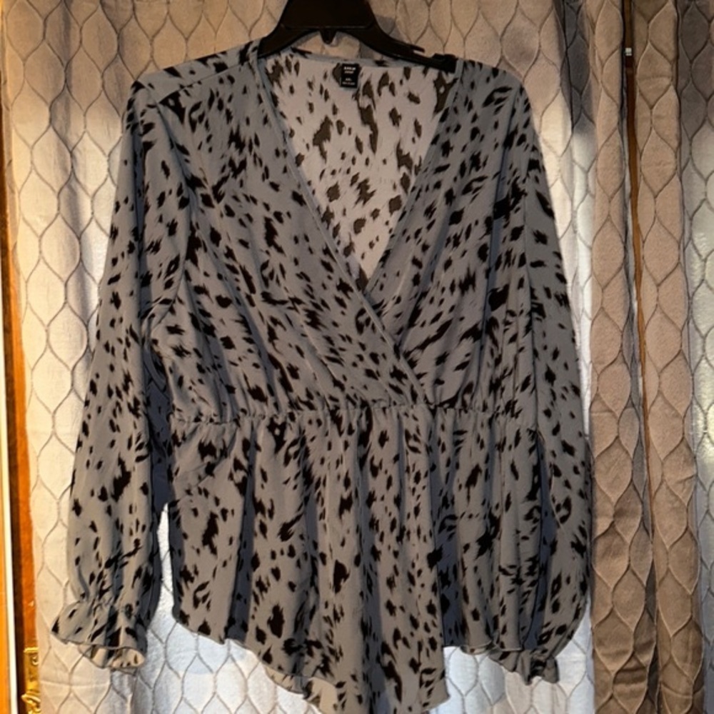 Shein top - Picture 1 of 3